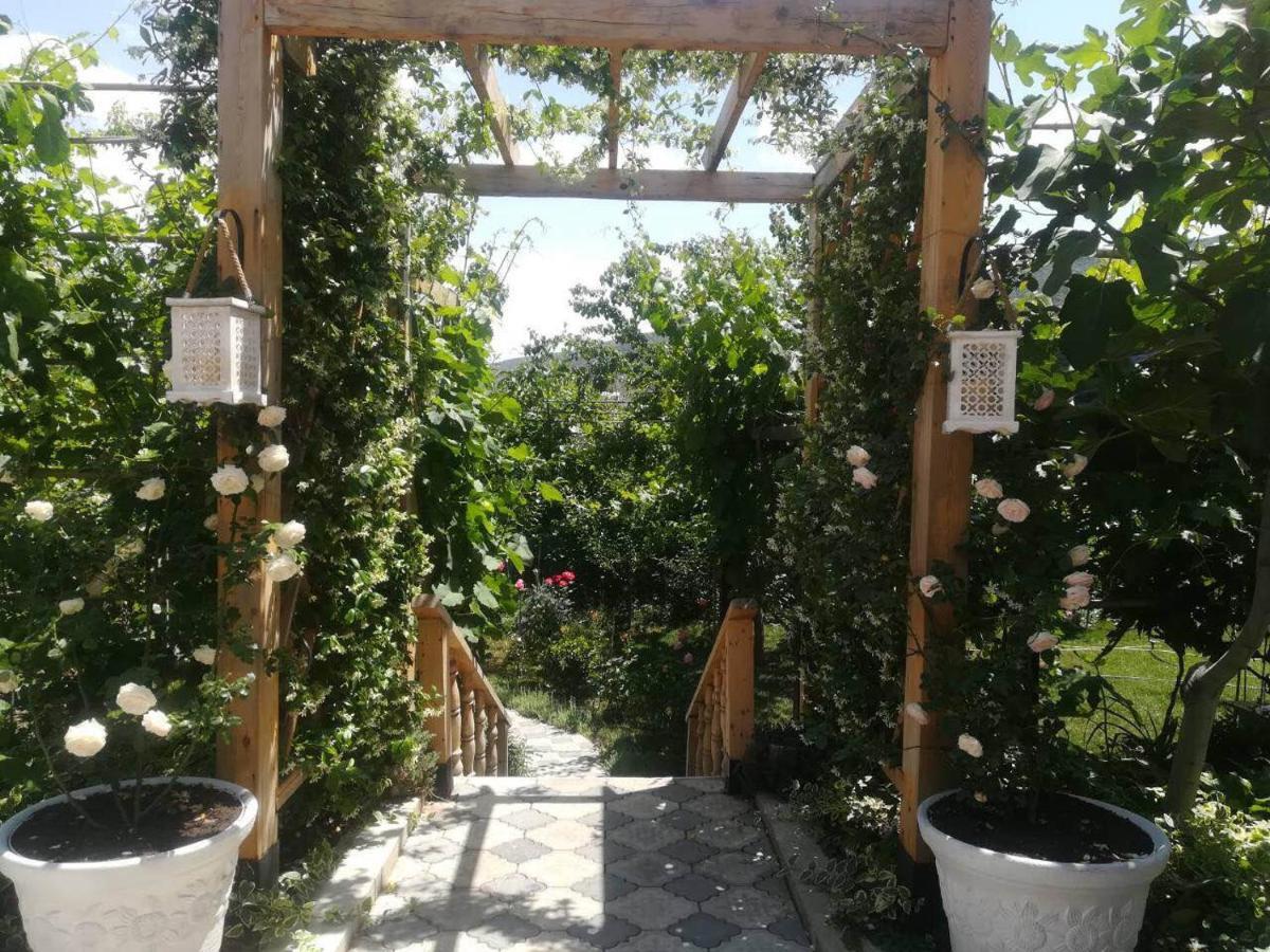 My Garden Hotell Tbilisi Exteriör bild